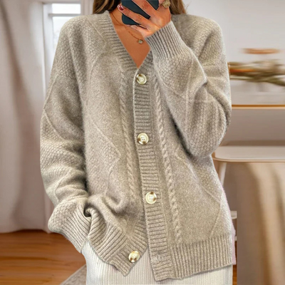 Éloise - Cozy Cable-Knit Cardigan